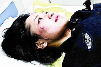 陕西奔驰越野车辗断女交警胳膊逃逸