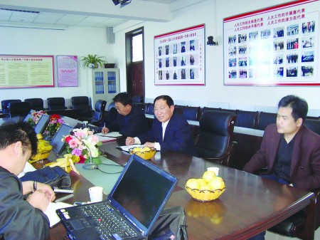 5名小学老师雇人上课被记大过 校长遭撤职