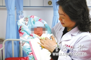 80后情侣未婚先孕 将孩子抛弃医院